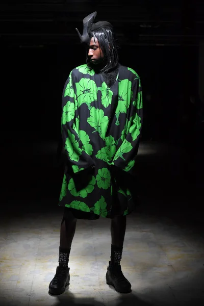 Look 11